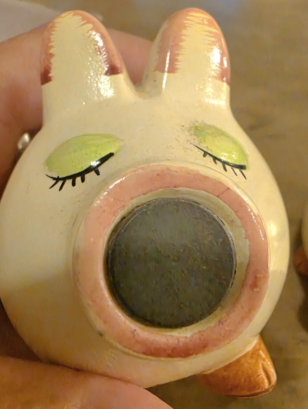 Vintage Japan Hand-Painted Kissing Pig Salt & Pepper Shakers - Picture 5 of 9
